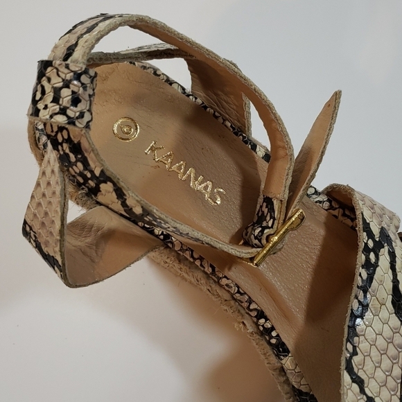 Kaanas~Size 6~Black/Ivory Galapagos Sandals NEW. - Picture 6 of 9